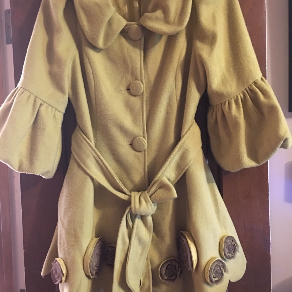 RYU MUSTARD PUFFED SLEEVE COAT “S”